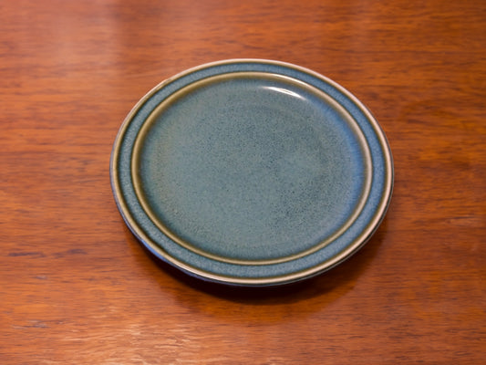 Sleek green small plate Mino ware